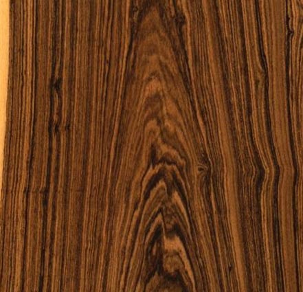 Produzione tranciati legno - Essenza Lauto Preto